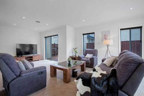 Superb Luxe 5BR House@point Cook Near Lake - Sydney 4u 1