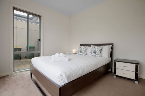 Superb Luxe 5BR House@point Cook Near Lake - Sydney 4u 4