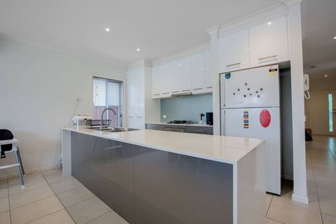 Superb Luxe 5BR House@point Cook Near Lake - Sydney 4u 2