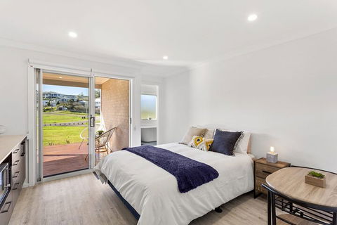 Whale Studio 1a Ocean Street - Accommodation Sydney 5