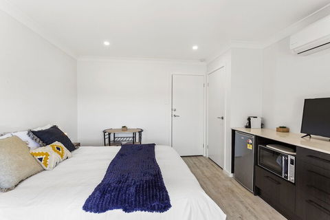 Whale Studio 1a Ocean Street - Accommodation Sydney 6