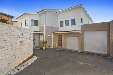 Whale Studio 1a Ocean Street - Accommodation Sydney 1