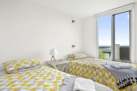 POINT GREY APARTMENT 2 Ocean VIews With Wifi - Accommodation Sydney 6