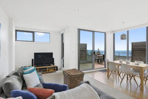 POINT GREY APARTMENT 2 Ocean VIews With Wifi - Accommodation Sydney 2