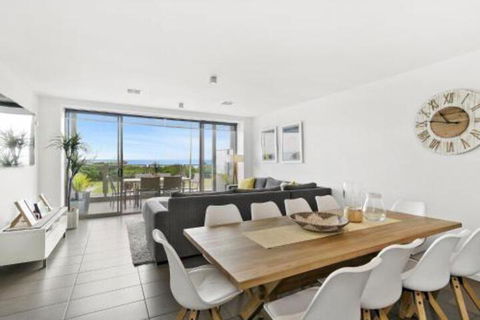 WATERFRONT TWO Position Perfect NEW LISTING 2019 - Sydney 4u 5
