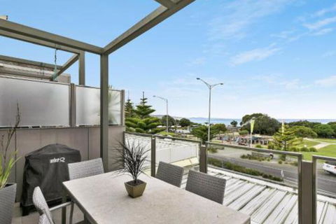 WATERFRONT TWO Position Perfect NEW LISTING 2019 - Sydney 4u 3