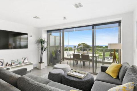 WATERFRONT TWO Position Perfect NEW LISTING 2019 - Sydney 4u 0