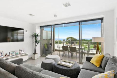 WATERFRONT TWO Position Perfect NEW LISTING 2019 - Sydney 4u 4