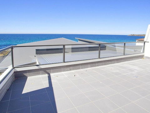 Aqua Views Over Jones Beach - Accommodation Sydney 2