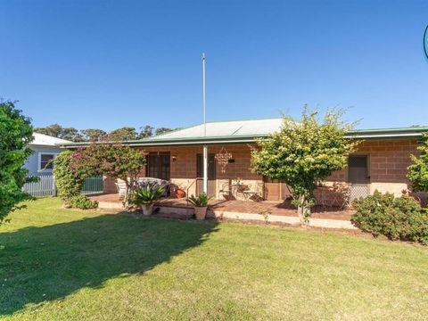 Cudgee Quaint Cottage With Separate Cabin - Accommodation Sydney 3