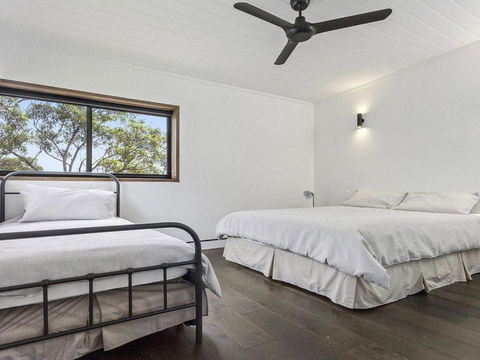 Horizons At Currarong Architecturally Designed Beach House - Accommodation Sydney 6