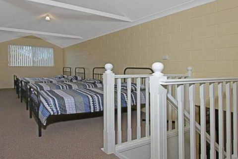 Ohio One Street Back From Beach Access - Accommodation Sydney 6