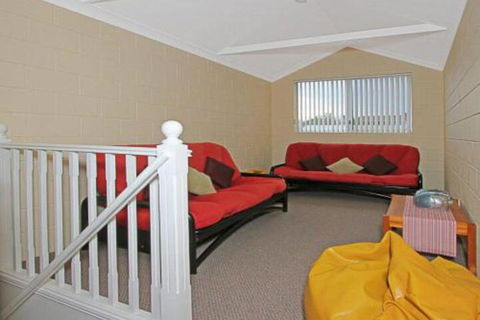 Ohio One Street Back From Beach Access - Accommodation Sydney 5