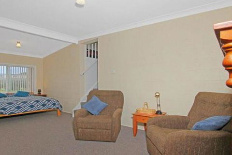 Ohio One Street Back From Beach Access - Accommodation Sydney 3
