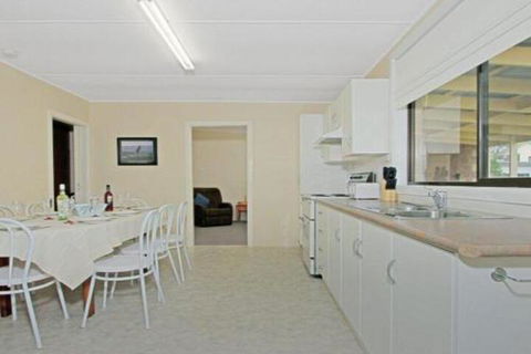 Ohio One Street Back From Beach Access - Accommodation Sydney 4