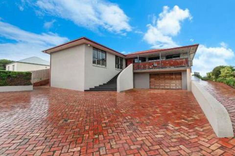 Iluka Perched On East Beach - Sydney 4u 7
