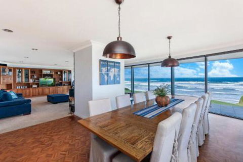 Iluka Perched On East Beach - Sydney 4u 2