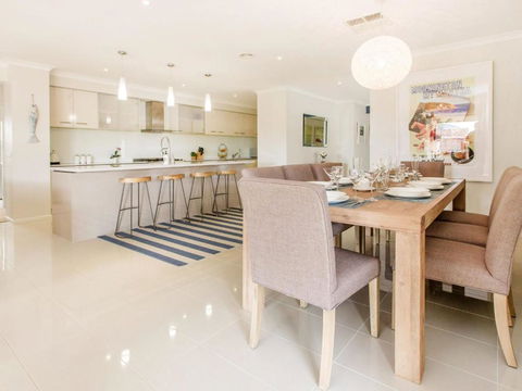 MALIBU SAFETY BEACH - Sydney 4u 5
