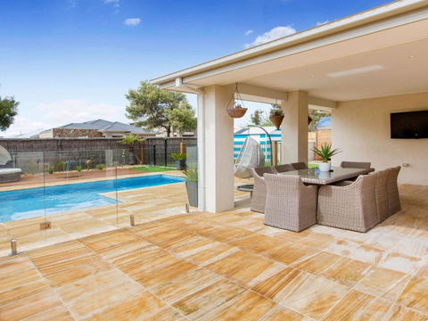 MALIBU SAFETY BEACH - Sydney 4u 6