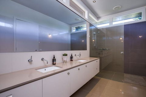 Kalina Retreat Tennis & Pool - Accommodation Sydney 3