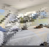 The Sanctuary Stunning Hot tub spa - Accommodation Sydney