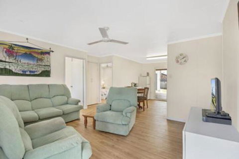 Beach Shack On Towners - Accommodation Sydney 4