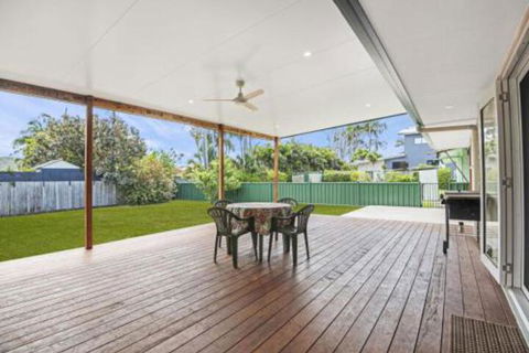 Beach Shack On Towners - Accommodation Sydney 5