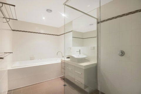 Breakwater Views Apartments - Accommodation Sydney 5