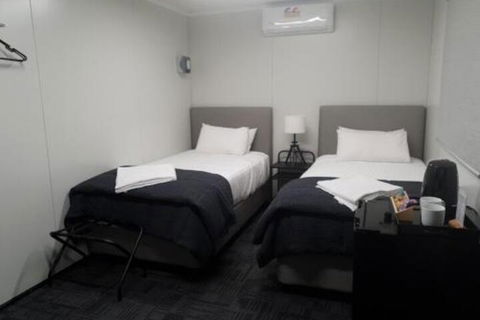 Cornwall House Accommodation - Sydney 4u 5