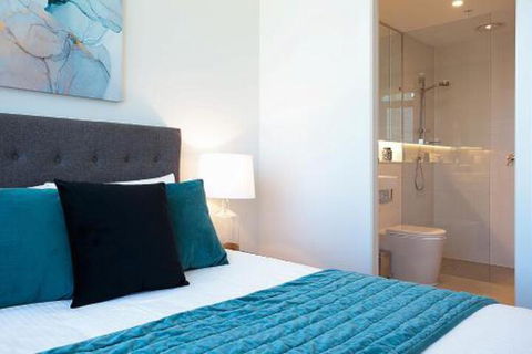 CITY HIGH Hosted By: LAbode Accommodation - Accommodation Sydney 2