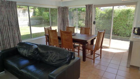BEACHPOINT COTTAGE - Accommodation Sydney 3