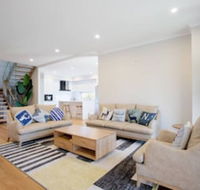 Lux Style 4BR Townhouseashwood - Sydney 4u