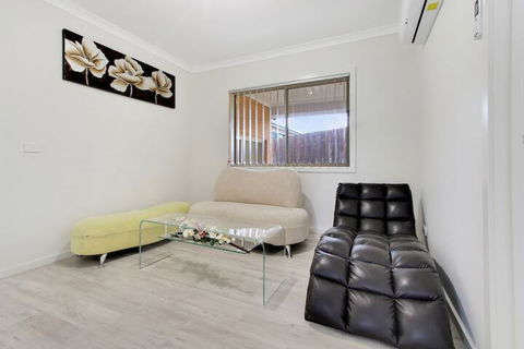V & V Family Dream Away - Sydney 4u 7