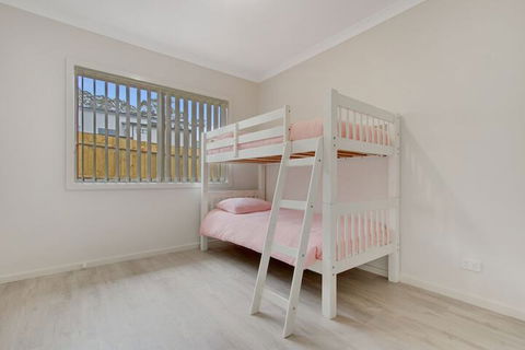 V & V Family Dream Away - Sydney 4u 5
