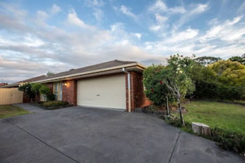 Quiet & Peaceful 3bed2bath Home @keilor Downs - Sydney 4u 0