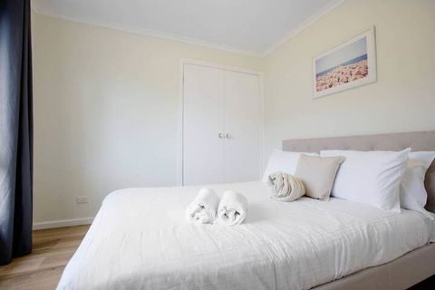 Quiet & Peaceful 3bed2bath Home @keilor Downs - Sydney 4u 5