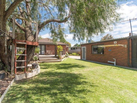 Family Foreshore Favourite - Accommodation Sydney 4