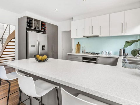 BANGALOW MORNINGTON - Sydney 4u 1