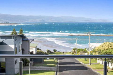 SEA SPECTACULAR Seconds From The Beach! - Accommodation Sydney 0