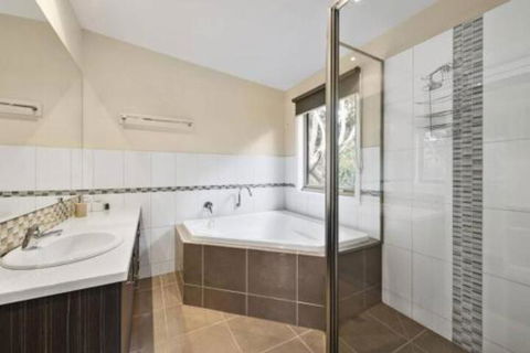 SEA SPECTACULAR Seconds From The Beach! - Accommodation Sydney 6