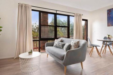 Seven Smiles Riverside Location & Ocean Views - Accommodation Sydney 5