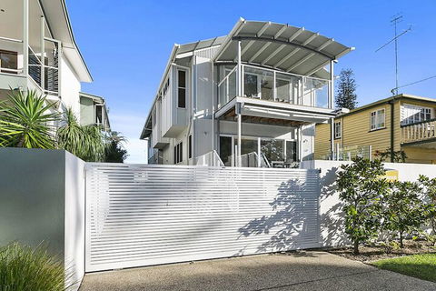 Stunning River House 51 Hilton Esplanade - Sydney 4u 1