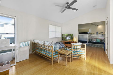 Stunning River House 51 Hilton Esplanade - Sydney 4u 4