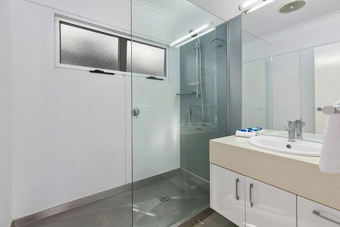 Stunning River House 51 Hilton Esplanade - Sydney 4u 5