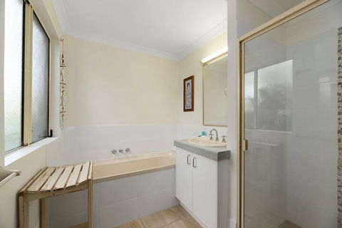 Fabulous Pet Friendly Family Home - 3 Carribean Court - Accommodation Sydney 2