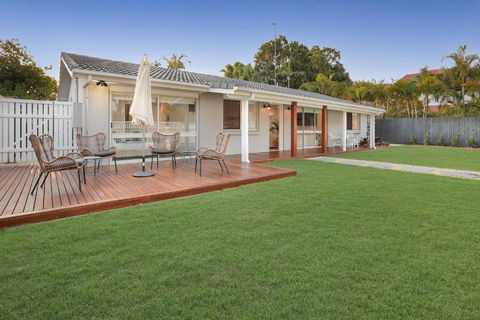 Walk To Hastings Street Noosa Sound - Sydney 4u 5