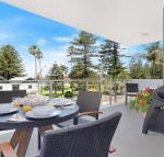 Bathers at the Beach across from Surf Beach - Accommodation Sydney