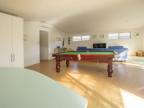 Conley Ave 8 Pet Friendly OUTSIDE Only - Sydney 4u 6
