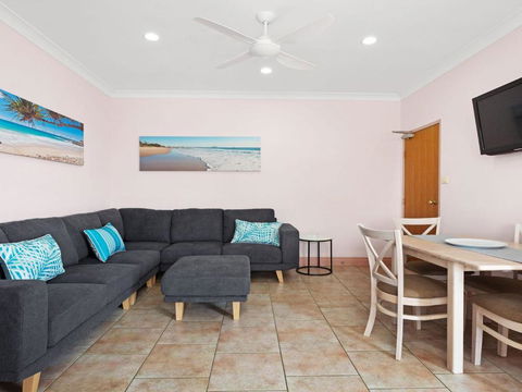 Debra Court 11 - Sydney 4u 1