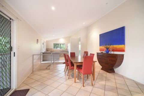 Beach Affair - 10 Callitris Crescent - Accommodation Sydney 0
